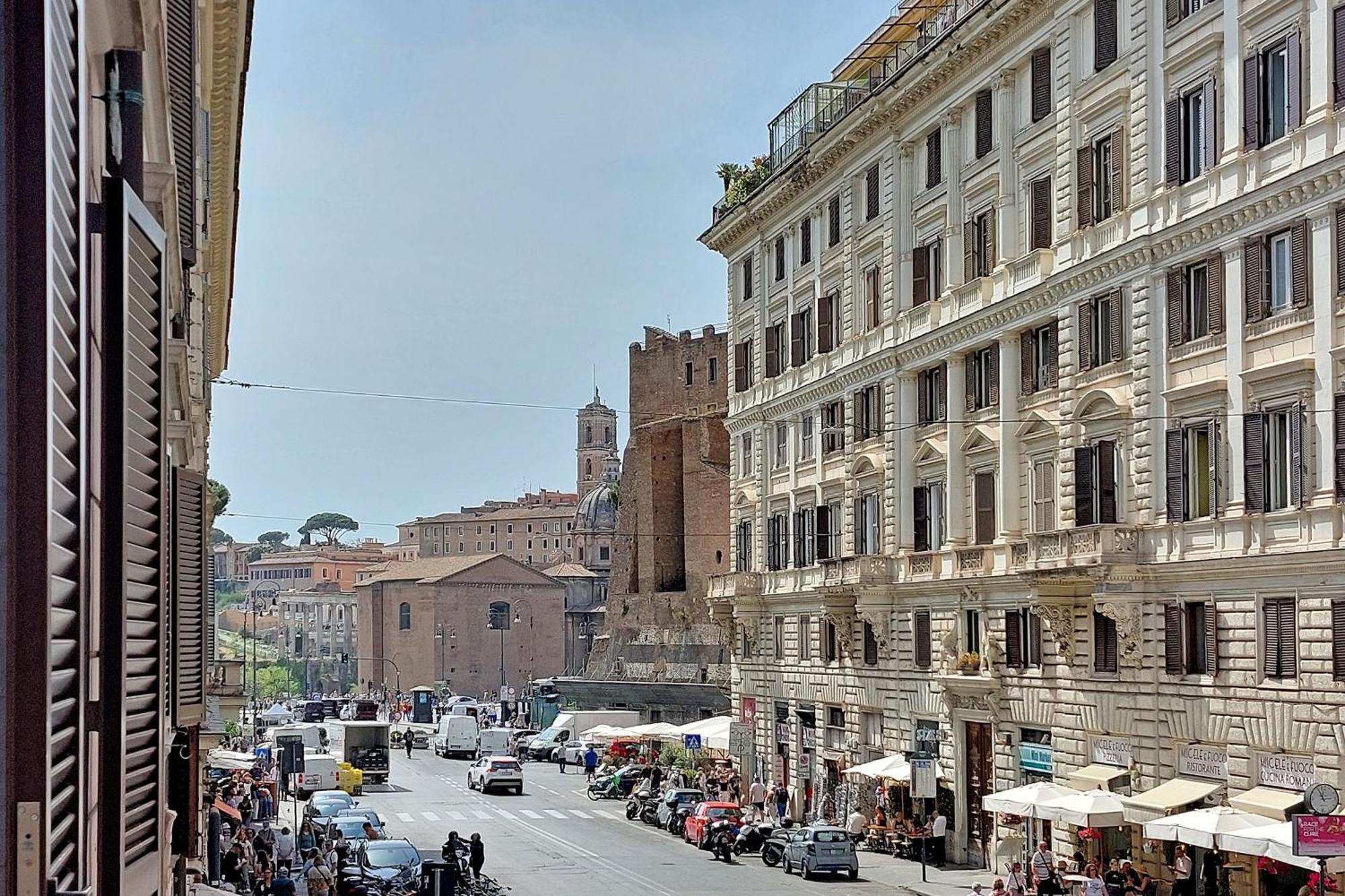 Ych-Colorful And Classy Apartment Near Fori Imperiali Rome Luaran gambar